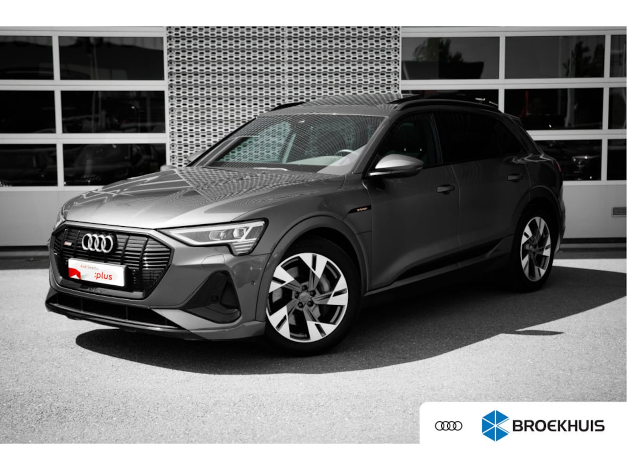 Audi e-tron - 50 quattro 313pk Launch edition Black | Panoramadak | 20" | Parkeerhulp | Zwart optiek | G - AutoWereld.nl
