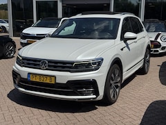 Volkswagen Tiguan - 1.4 TSI ACT Highline 3x R-Line / Trekhaak / Panoramadak / 20'' / Navigatie / Parkeerhulp V