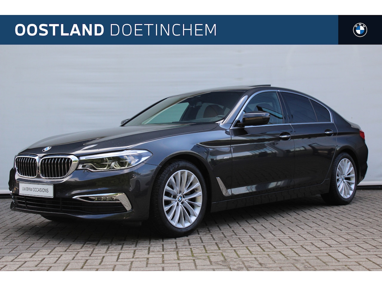 BMW 5-serie - 520i High Executive Luxury Line Automaat / Schuif-kanteldak / Trekhaak / Achteruitrijcamer - AutoWereld.nl