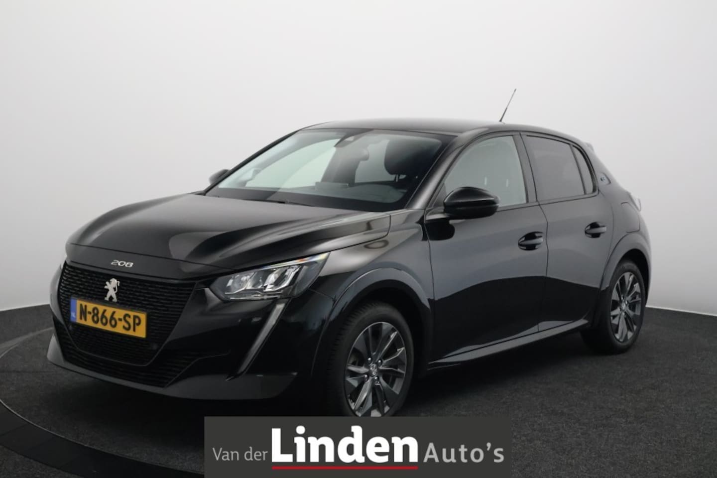 Peugeot e-208 - EV Allure 50 kWh 3-Fase | SOH 92% | Carplay & Android | Parkeersensoren - AutoWereld.nl