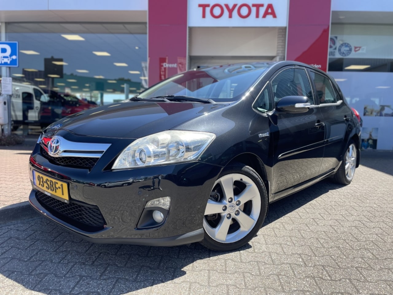 Toyota Auris - 1.8 Full Hybrid Executive | Navi | Afneembare Trekhaak | Cruise - AutoWereld.nl