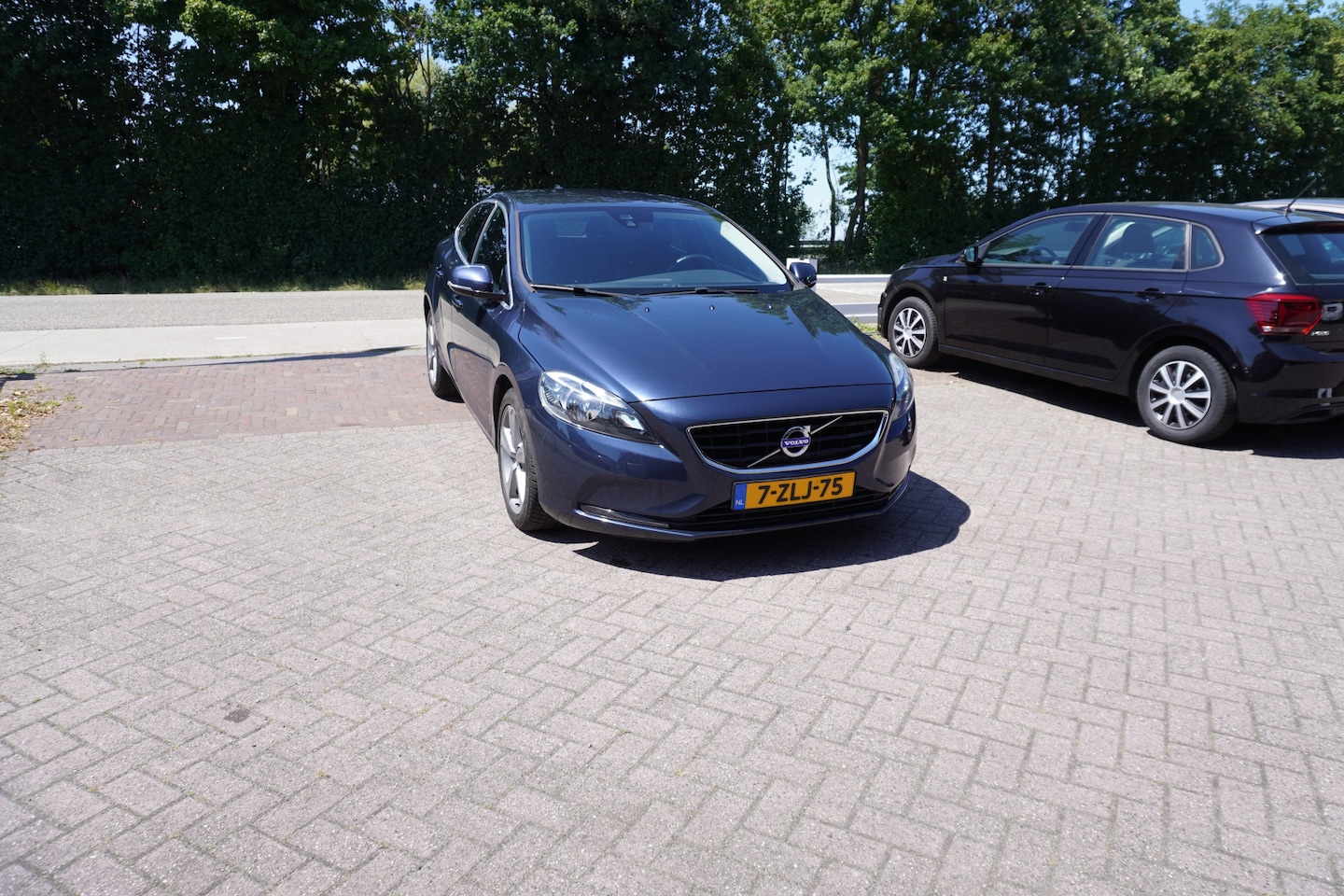 Volvo V40 - 1.6 T3 Momentum CRUISE NAVI PDC CLIMA - AutoWereld.nl