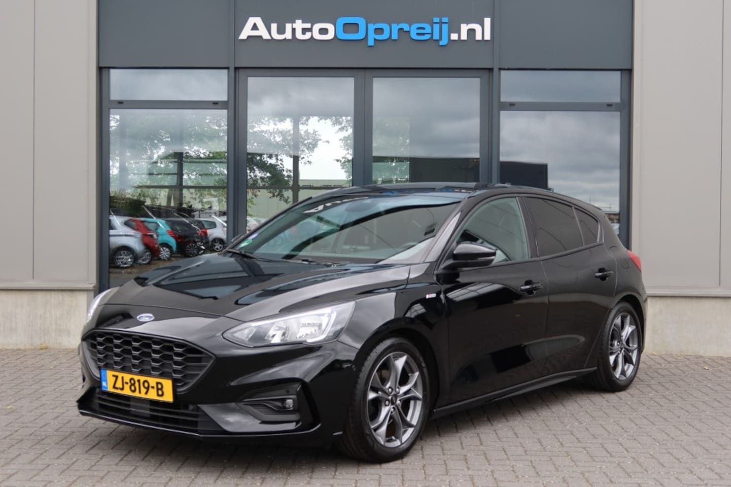 Ford Focus - 1.0 EcoBoost ST Line Business 125pk NAVI, Camera, Trekhaak, BenO, Winter pack - AutoWereld.nl