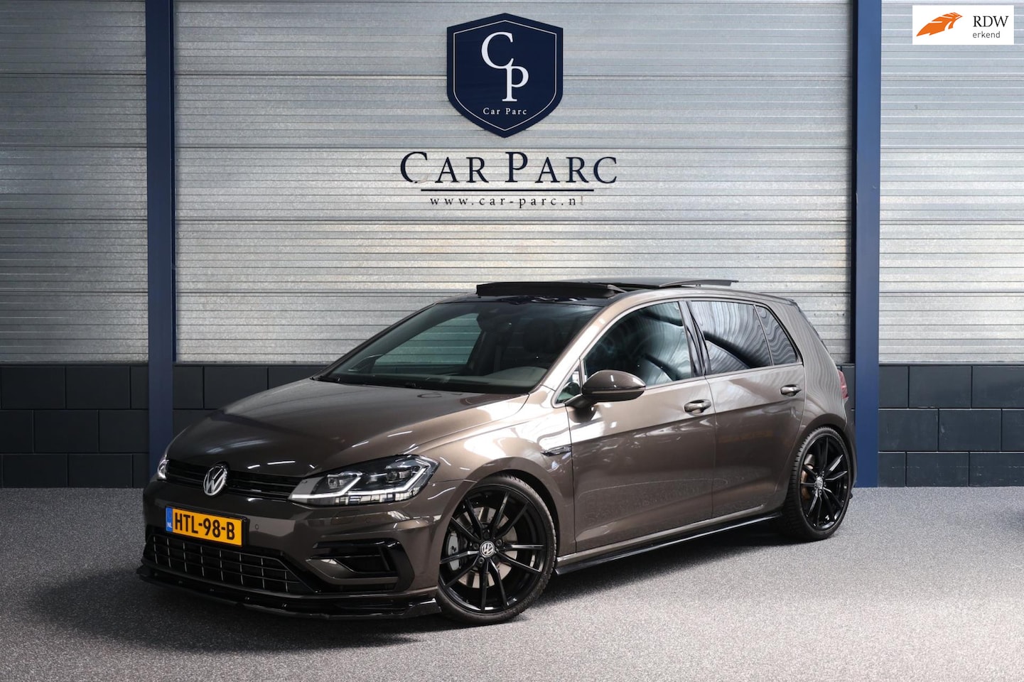Volkswagen Golf - 2.0 TSI 4Motion R 300PK AKRAPOVIC/VIRTUAL/PANO/LEER+S.VERWARMING+MEMORY/DYNAUDIO/19" LMV/A - AutoWereld.nl