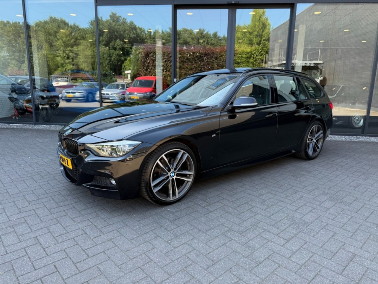 BMW 3-serie Touring - 320i Touring M-Sport ShadowExe,NaviPro,Pano,SportBak,Leer,Carplay - AutoWereld.nl