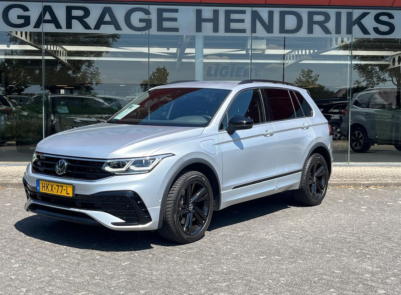 Volkswagen Tiguan - 1.4 TSI eHybrid PHEV R-Line Business+ | LED Matrix | Camera | Adaptive CC | Black Line LM - AutoWereld.nl
