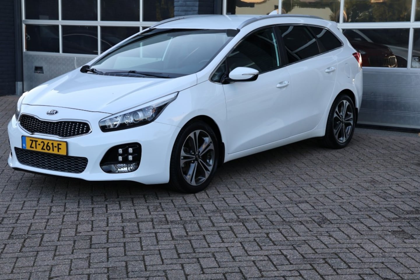Kia Cee'd - 1.0 T-GDi GT-Line 1.0 T-GDI GT-LINE, navigatie, camera, trekhaak - AutoWereld.nl