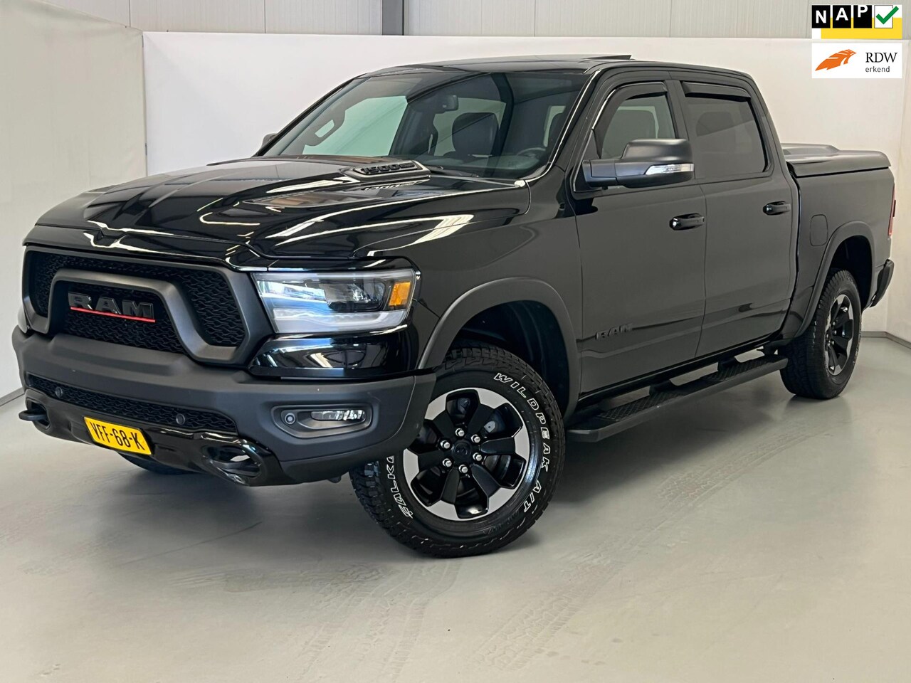 Dodge Ram 1500 - 5.7 V8 4x4 Crew Cab Rebel / Pano / LPG / Luchtvering - AutoWereld.nl