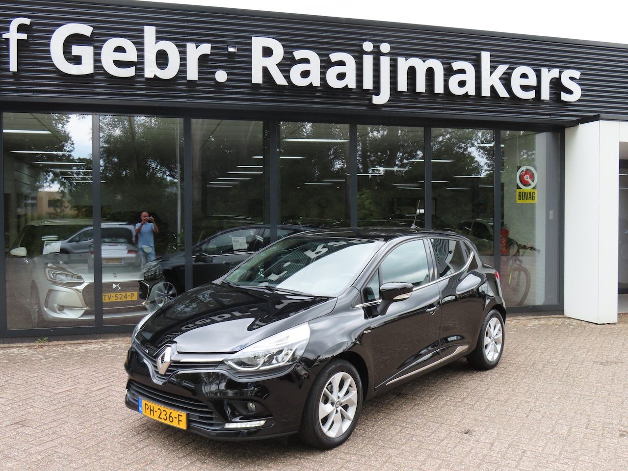 Renault Clio - 0.9 TCe Limited*Navigatie*PDC* - AutoWereld.nl