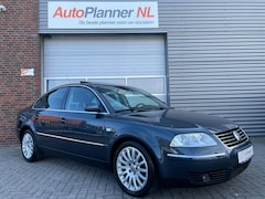 Volkswagen Passat - 2.8 V6 Highline 4Motion Unieke kmstand