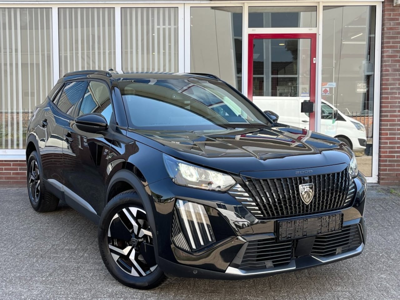 Peugeot 2008 - 1.2 PureTech 130 Allure Automaat I Carplay I 360 Camera I Blindspot - AutoWereld.nl