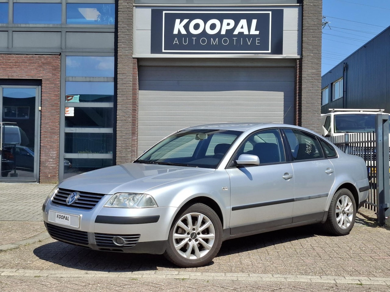 Volkswagen Passat - 2.0 Trendline | Airco | NAP | Cruise - AutoWereld.nl