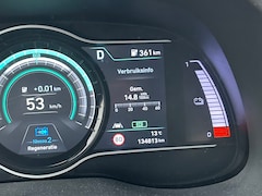 Hyundai Kona - EV Premium 64 kWh electrisch dak, electrisch verstelbare stoelen met verwarming en koeling, incl zomer en wi