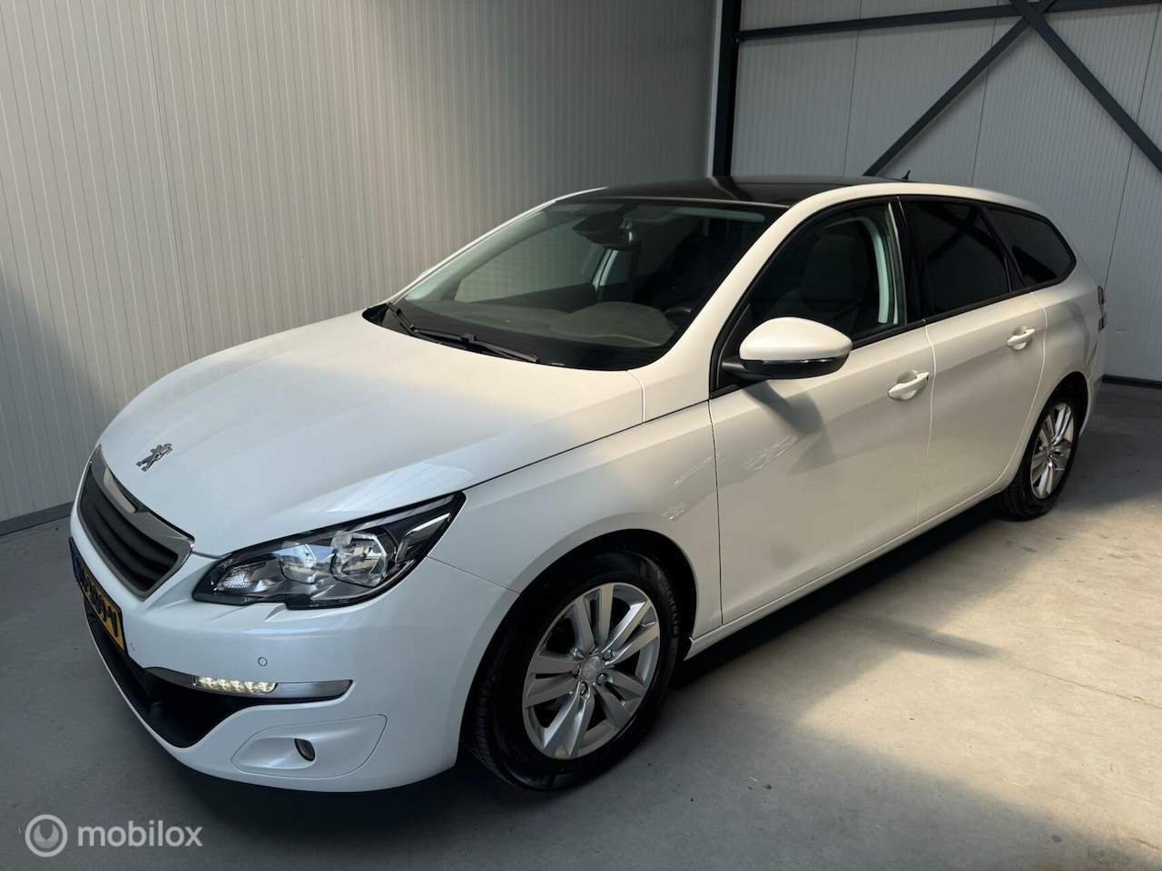Peugeot 308 SW - 1.6 BlueHDI Executive Nieuwe Riem Panoramadak - AutoWereld.nl