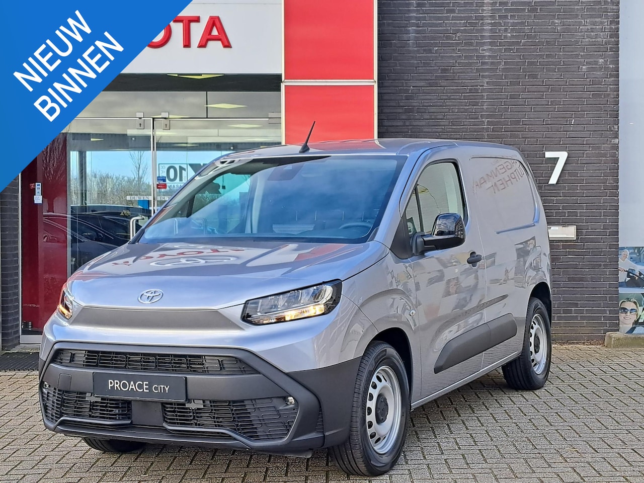 Toyota PROACE CITY Electric - CHALLENGER 50KWH NIEUW DIRECT LEVERBAAR APPLE / ANDROID STOELVERW CRUISE LED BANK - AutoWereld.nl