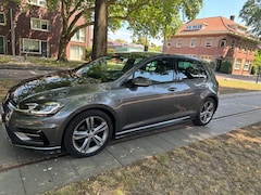Volkswagen Golf - 1.0 TSI Highline Business R R-Line
