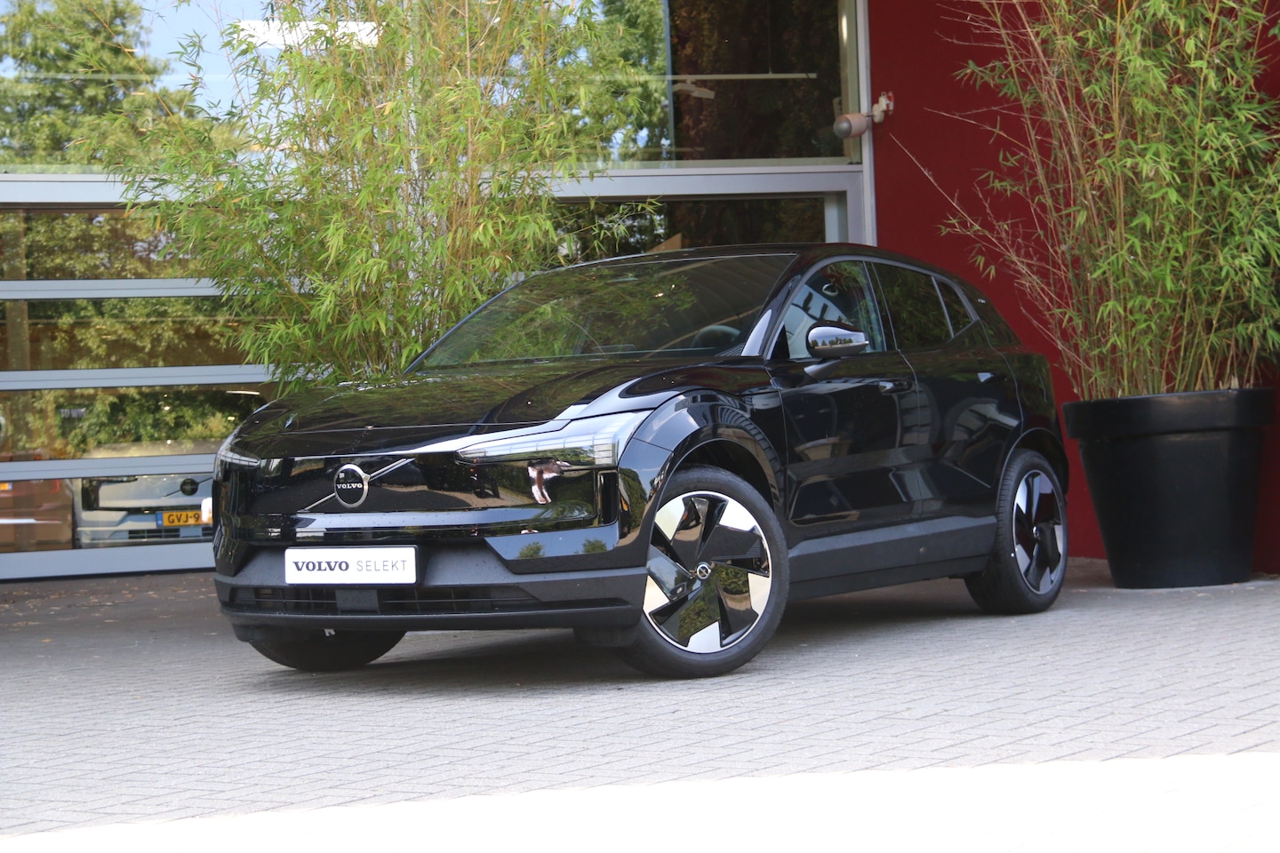Volvo EX30 - Single Motor Extended Range Core 272pk | 19" Velgen | Adaptieve Cruise Control | Achteruit - AutoWereld.nl