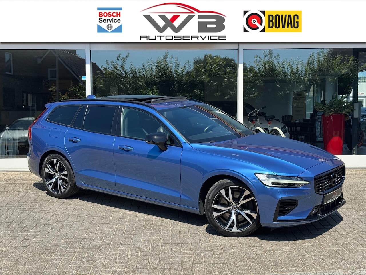 Volvo V60 - 2.0 T6 Twin Engine AWD R-Design I Pano I Leder I Trekhaak - AutoWereld.nl