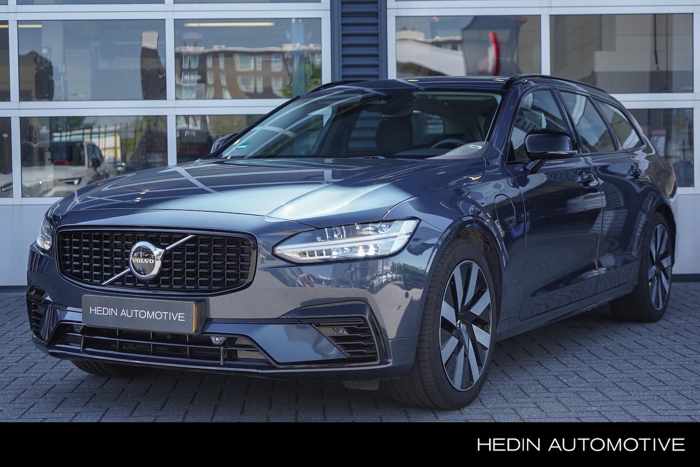 Volvo V90 - 2.0 T6 Plug-in hybrid AWD Ultra Dark | Head-Up Display |  Harman/Kardon Audio | Glazen Sch - AutoWereld.nl