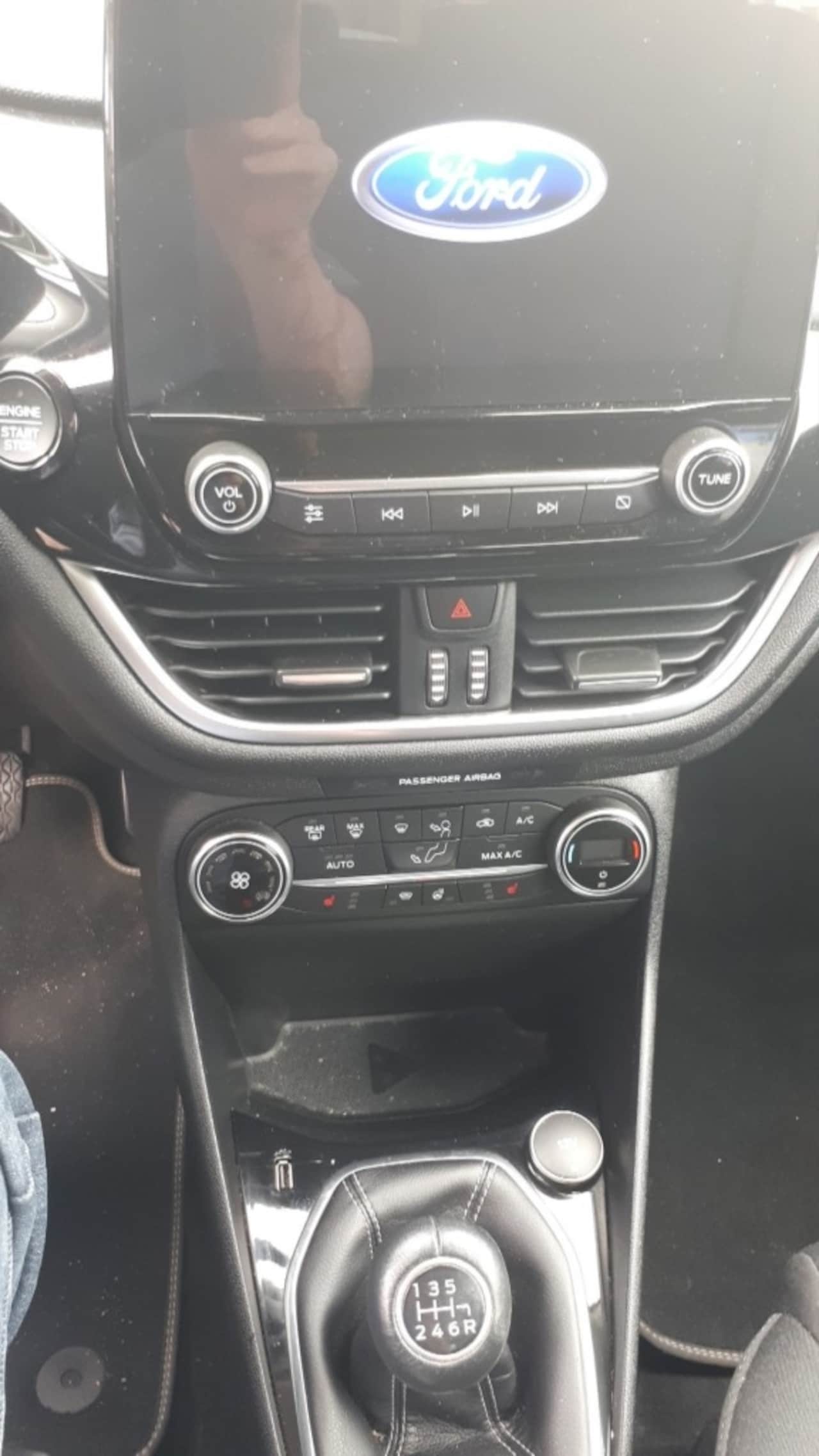 Ford Fiesta - 1.0 Ecoboost Titanium CLIMA/CRUISE/RADIO DAB/NAVI/PDC+CAMERA/LMV/ENZ