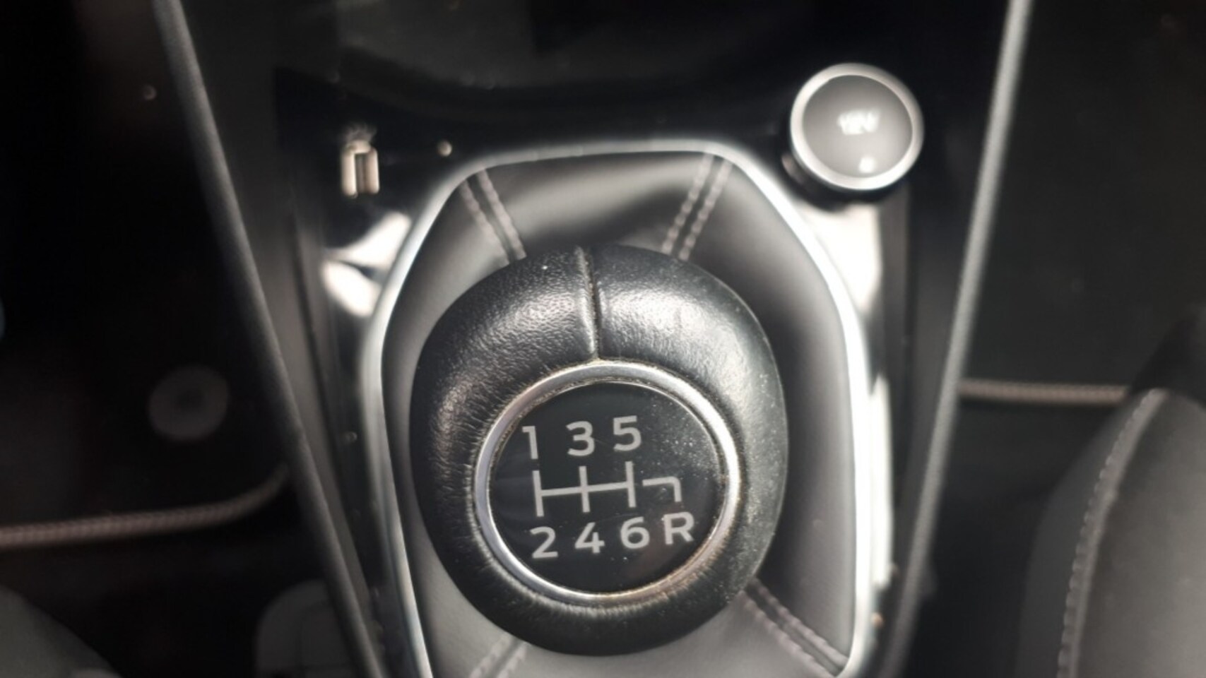 Ford Fiesta - 1.0 Ecoboost Titanium CLIMA/CRUISE/RADIO DAB/NAVI/PDC+CAMERA/LMV/ENZ