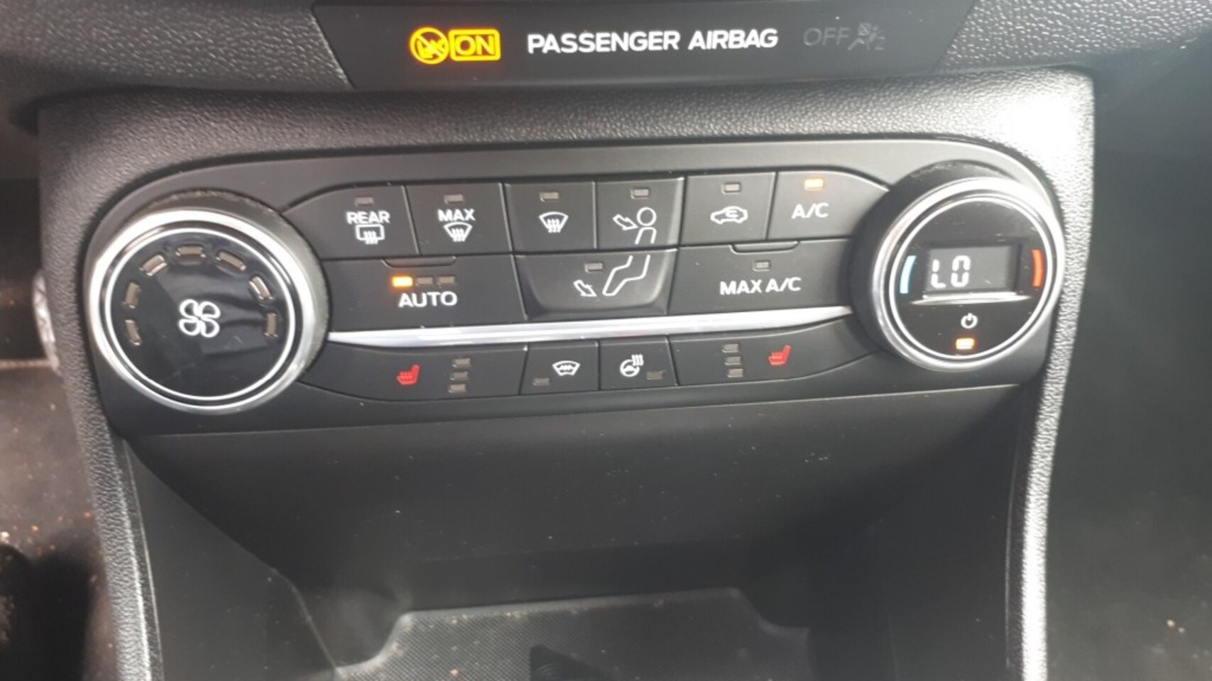 Ford Fiesta - 1.0 Ecoboost Titanium CLIMA/CRUISE/RADIO DAB/NAVI/PDC+CAMERA/LMV/ENZ
