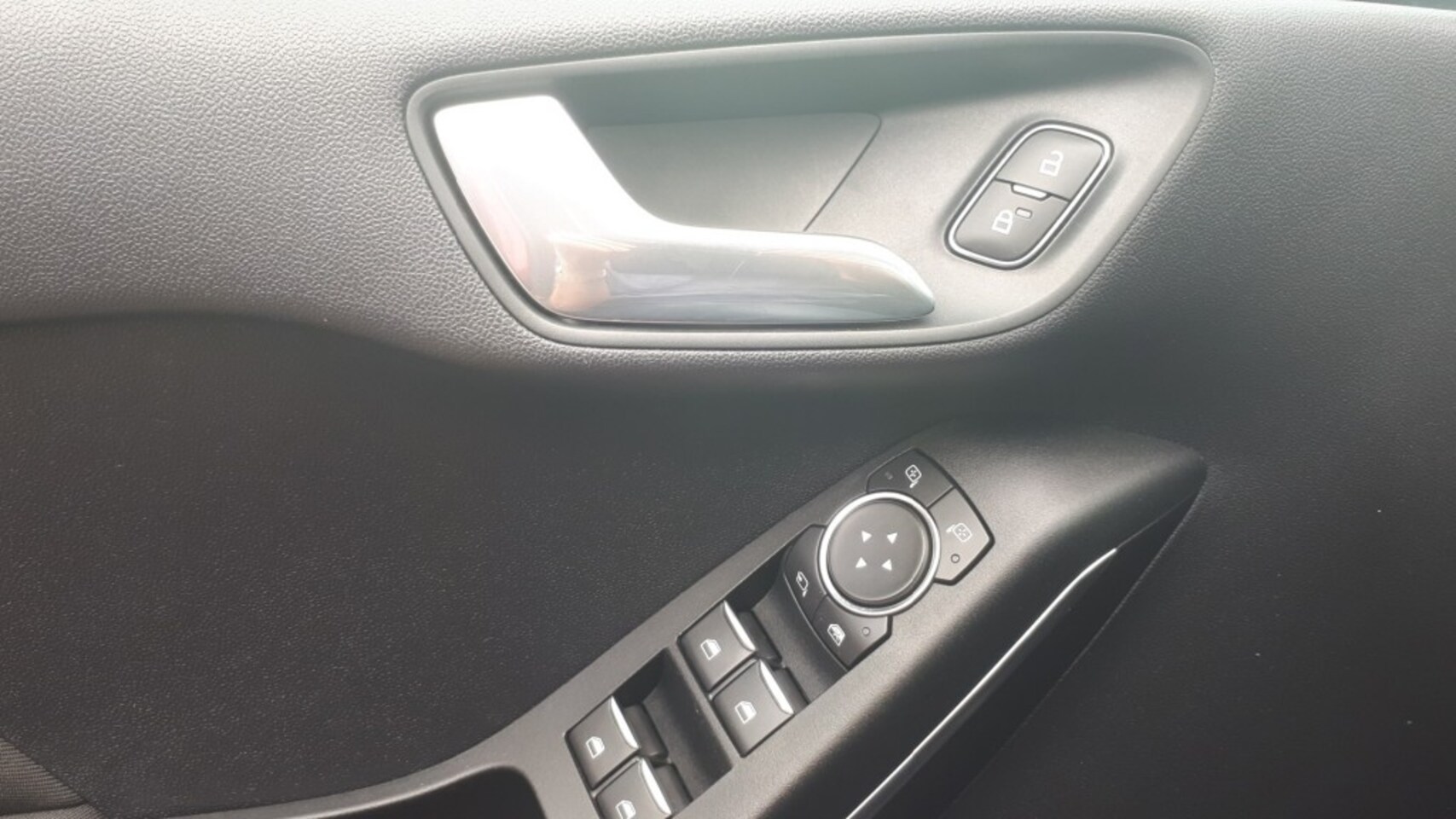 Ford Fiesta - 1.0 Ecoboost Titanium CLIMA/CRUISE/RADIO DAB/NAVI/PDC+CAMERA/LMV/ENZ