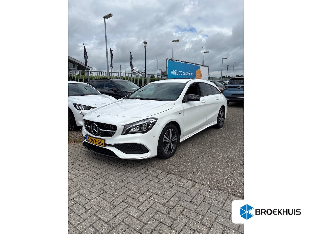 Mercedes-Benz CLA-klasse Shooting Brake - 180 Ambition Lederen Sportstoelen | Carbon interieur afwerking | Camera | Parkeersensoren - AutoWereld.nl