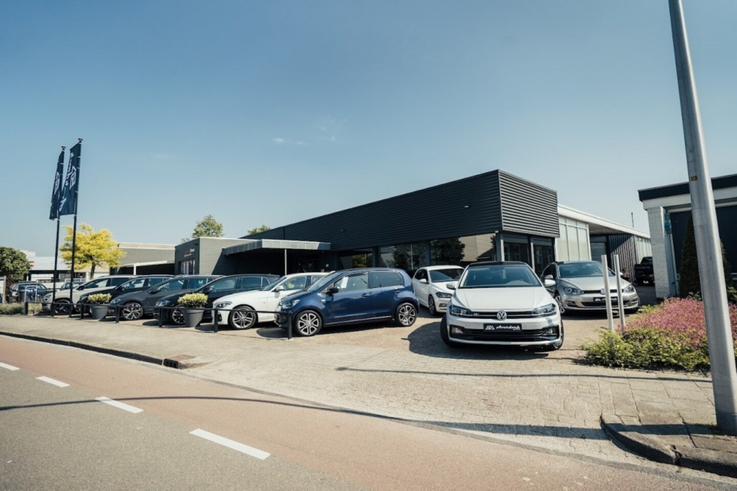 BMW 1-serie - 118i M-Sport Aut. NAPIPanoITrekhICamIStoelvw - AutoWereld.nl