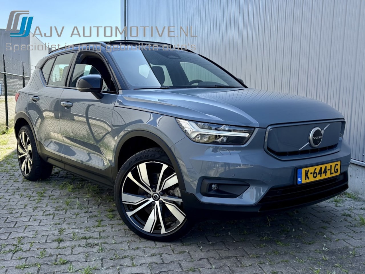 Volvo XC40 - RECHARGE P8 AWD R-DESIGN SOH94% /PANO/TREKHAAK/LEDER - AutoWereld.nl