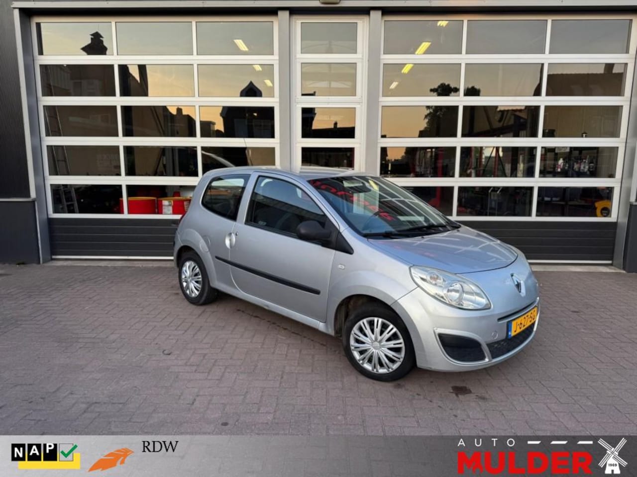 Renault Twingo - 1.2 ACCÈS / INRUILKOOPJE / APK tot 18-10-2025! - AutoWereld.nl