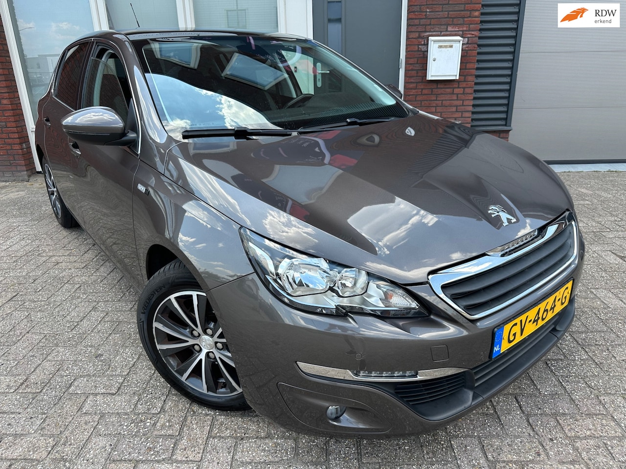 Peugeot 308 - 1.2 PureTech Style / Navi / Pano / PDC / LED / NAP - AutoWereld.nl