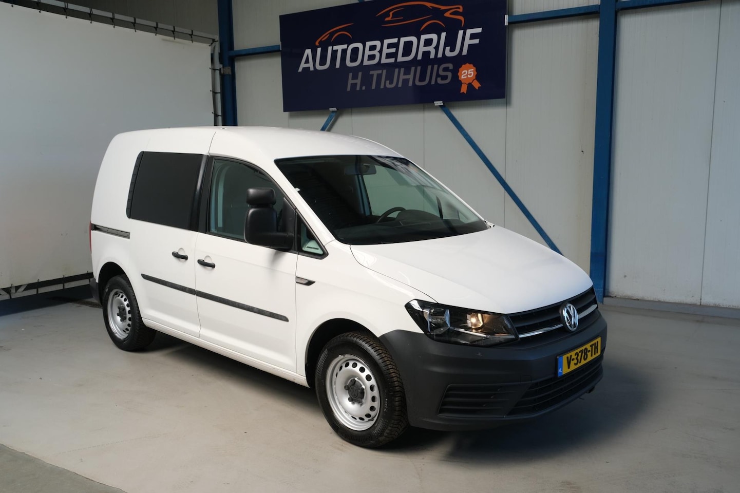 Volkswagen Caddy - 2.0 TDI 102pk L1H1 BMT - Airco, Cruise, Trekhaak. - AutoWereld.nl