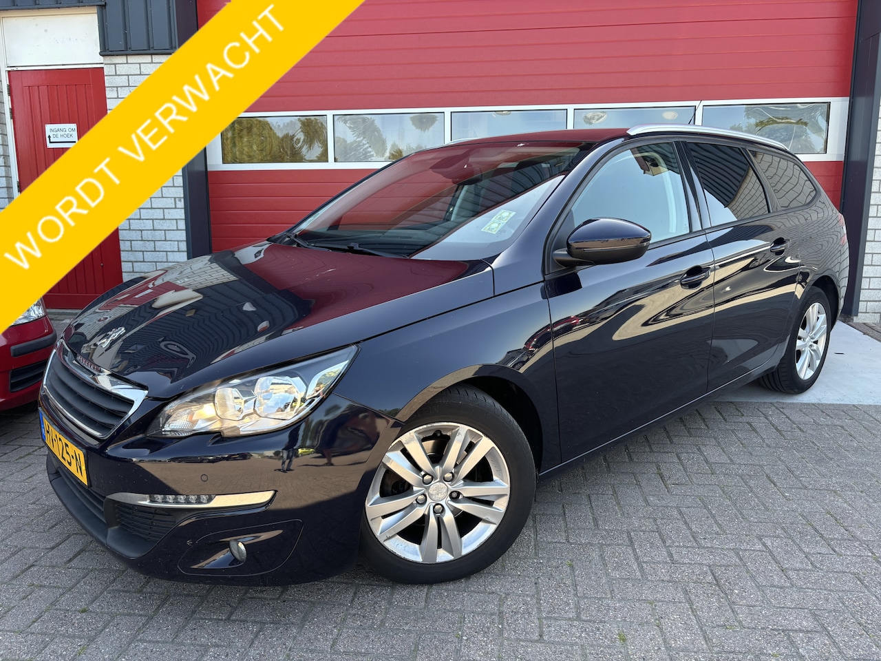 Peugeot 308 SW - 1.6 BlueHDI Blue Lease Executive Pack TREKHAAK / PANORAMADAK / NAVI / CLIMA / PDC / CAMERA - AutoWereld.nl