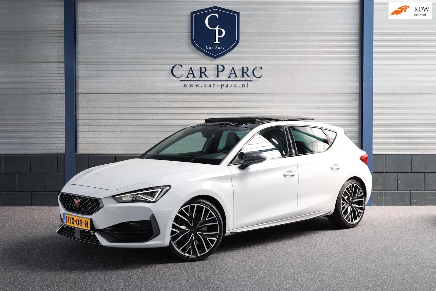 CUPRA Leon - 2.0 TSI VZ 300+PK LED/VIRTUAL/SFEER/PANO/HALF LEER+S.VERWARMING/19"/CAM/ACC/ECC/12 MDN GAR - AutoWereld.nl