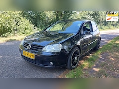 Volkswagen Golf - 1.6 FSI Trendline