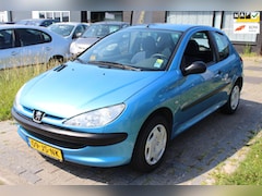 Peugeot 206 - 1.4 X-Design Elec. ramen CPV met afstand bed. APK NAP