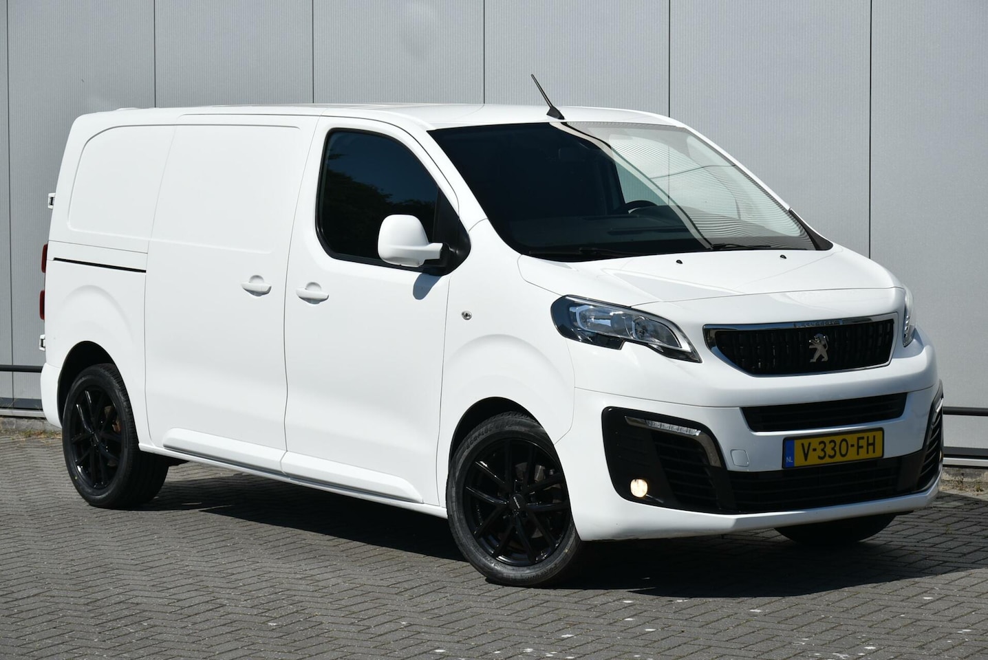 Peugeot Expert - Bestel 2.0 BlueHDI 120 Compact Premium - AutoWereld.nl