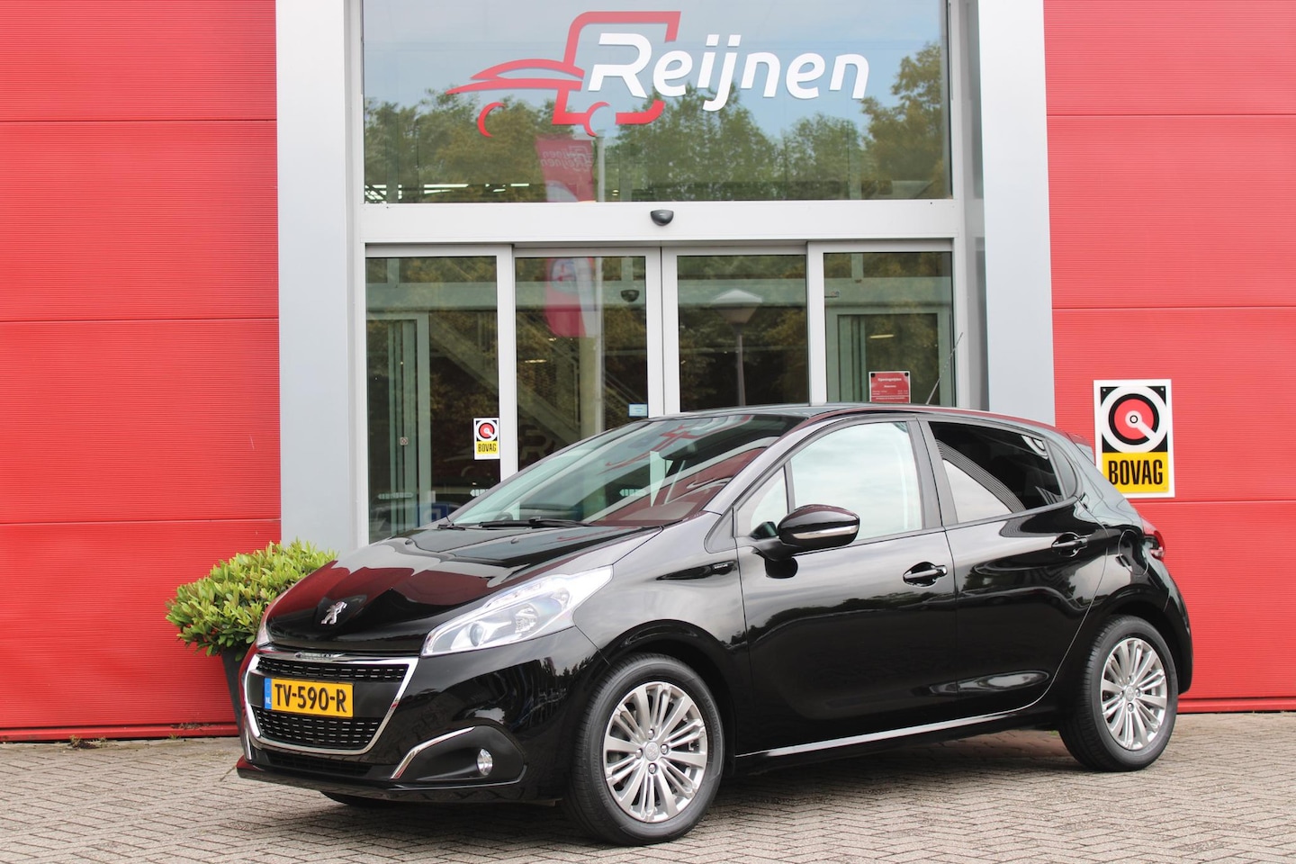 Peugeot 208 - 1.2 110PK AUTOMAAT SIGNATURE | NAVIGATIE | APPLE CARPLAY/ANDROID AUTO | PARKEERSENSOREN | - AutoWereld.nl