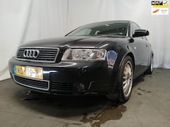 Audi A4 Limousine - 3.0 MT - Airco - Leer - Schade