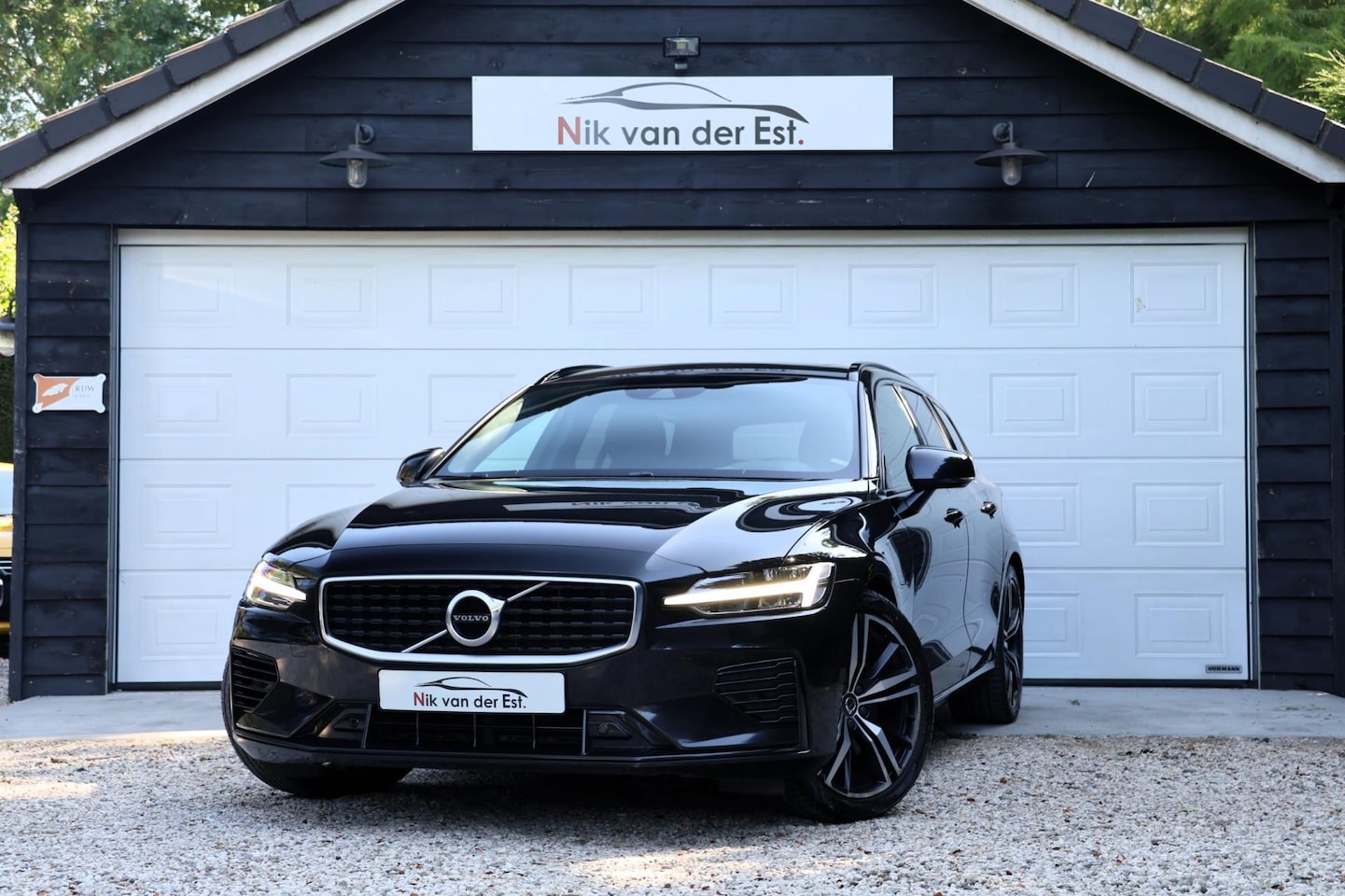 Volvo V60 - 2.0 T8 Twin Engine R-Design-Pano-Pilot-Trekhaak-Blis-Led - AutoWereld.nl