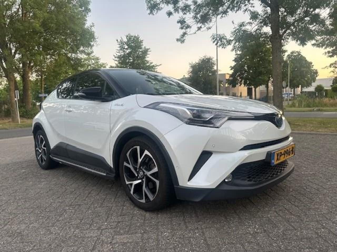 Toyota C-HR - 1.8 Hybrid Bi-Tone 1.8 Hybrid Bi-Tone - AutoWereld.nl