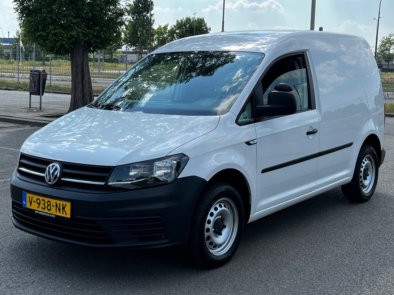Volkswagen Caddy - 2.0 TDI 75KW L1H1 BMT - NAVI - APK - AutoWereld.nl