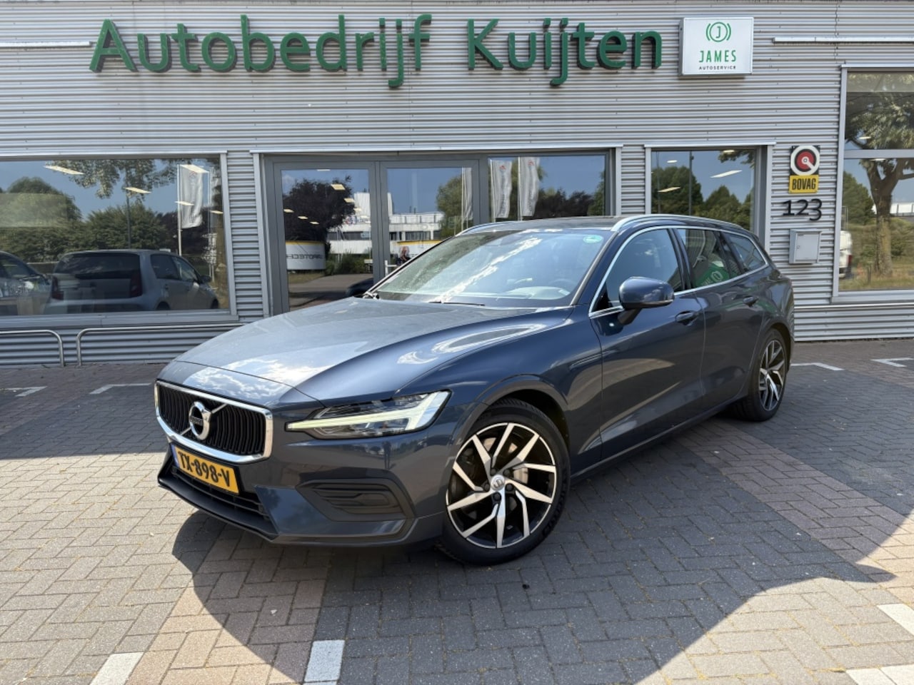 Volvo V60 - 2.0 T5 Momentum 2.0 T5 Momentum - AutoWereld.nl