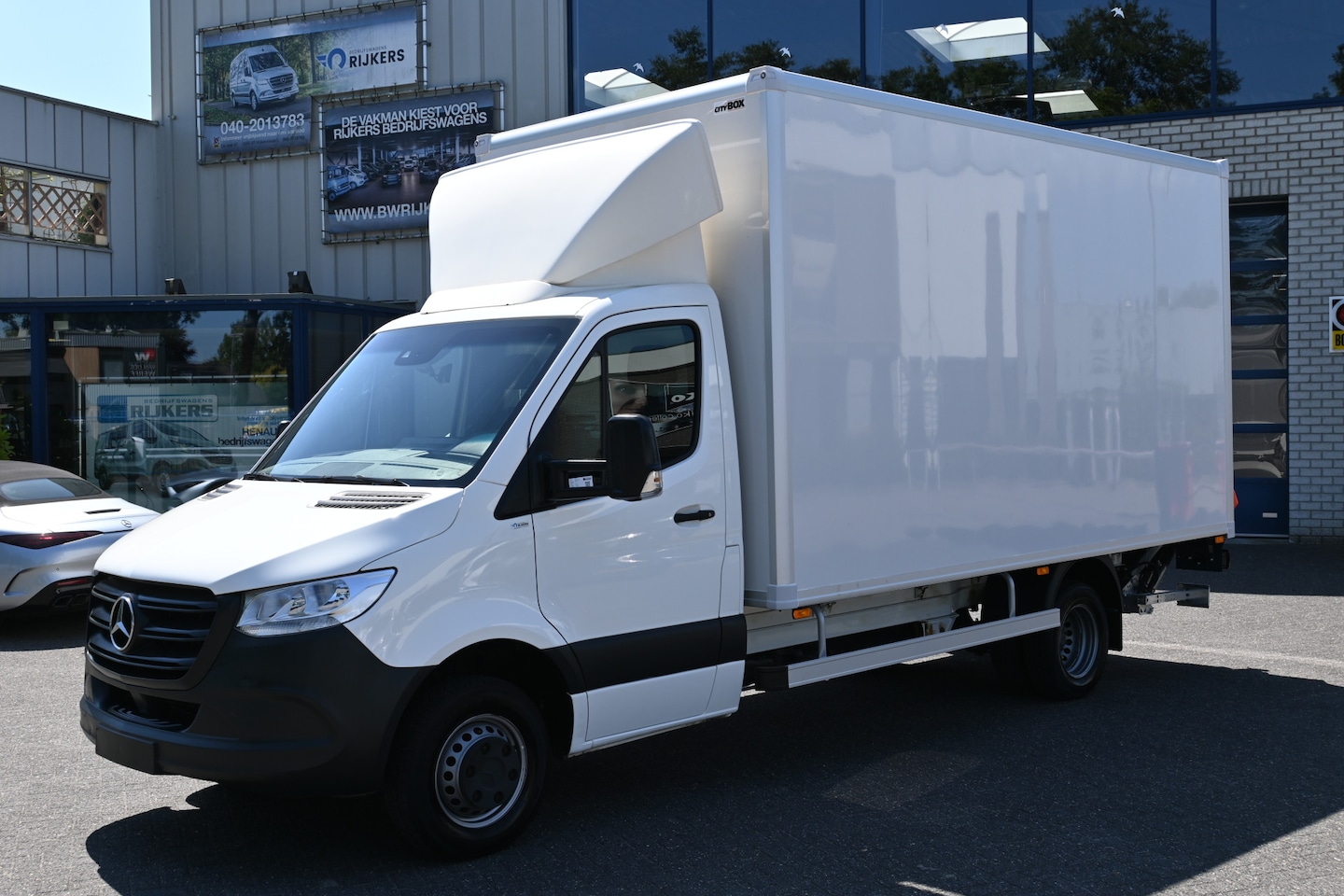 Mercedes-Benz Sprinter - 514/516 CDI Bakwagen met klep Nieuwe meubelbak met Dhollandia laadklep - AutoWereld.nl