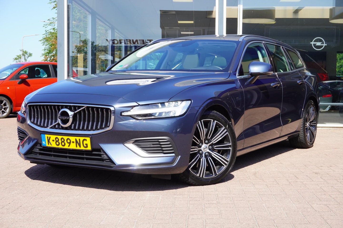 Volvo V60 - 2.0 T6 Recharge AWD R-Design | Automaat | Panoramadak | Leder | Elek. Pakket | Vol opties - AutoWereld.nl