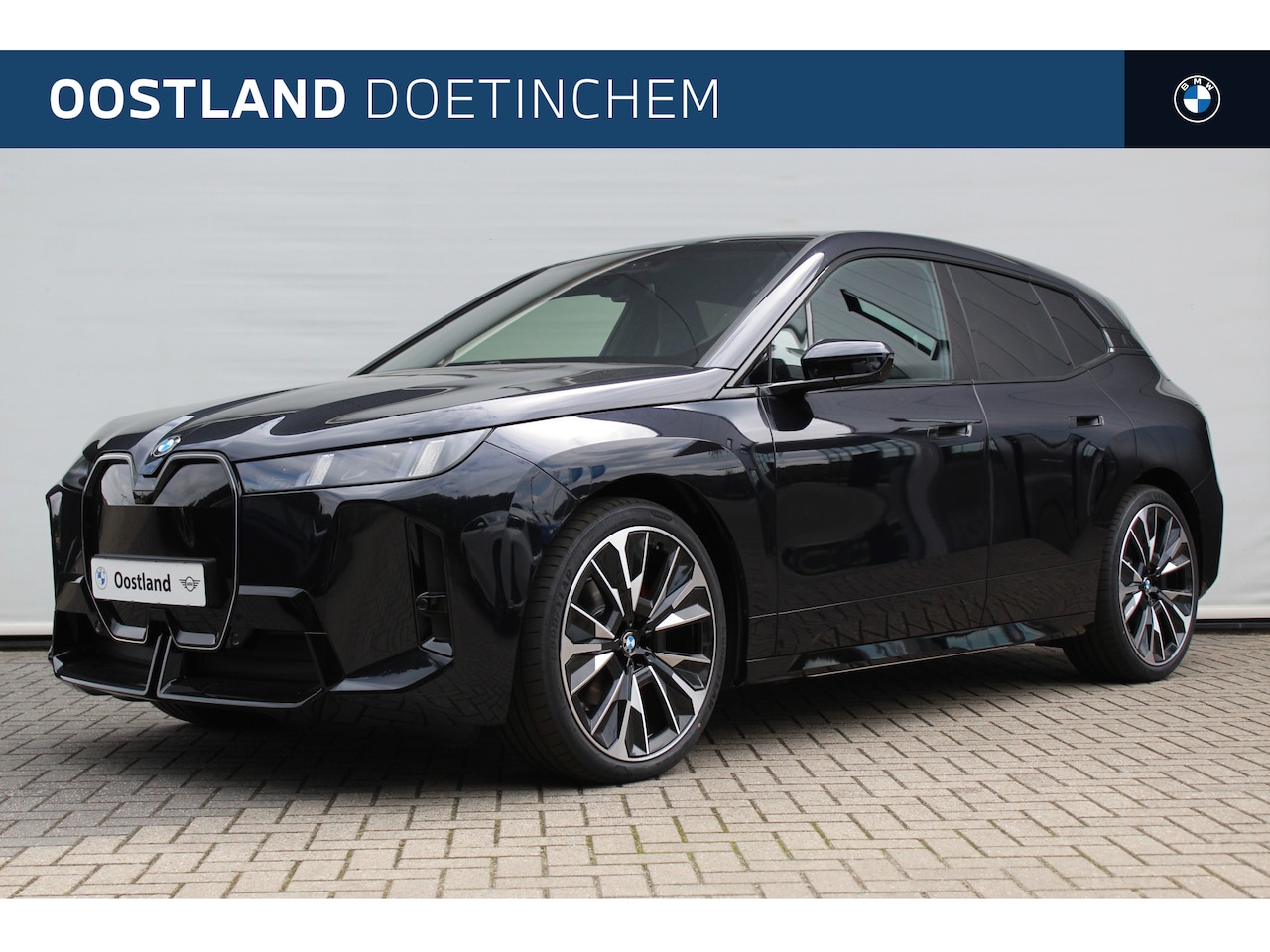 BMW iX - xDrive45 M Sport / Panoramadak Sky Lounge / Trekhaak / Bowers & Wilkins / M Multifunctione - AutoWereld.nl