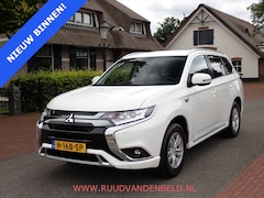 Mitsubishi Outlander - 2.4 PHEV Pure CARPLAY // CAMERA // TREKHAAK