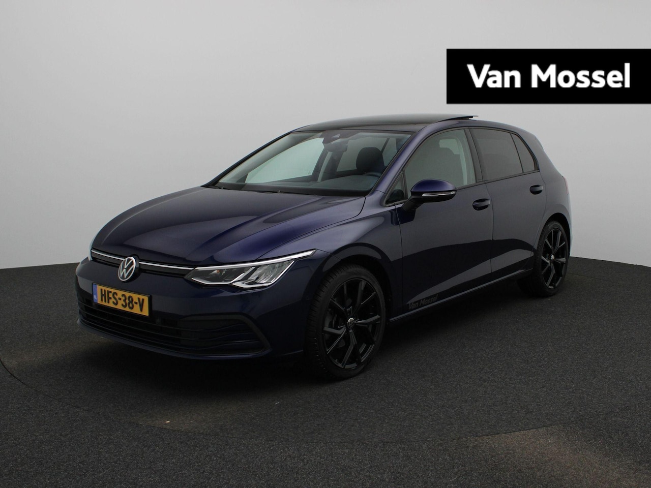 Volkswagen Golf - 1.5 eTSI Life | DEMO | SCHUIF-KANTELDAK | NAVIGATIE | PARKEERSENSOREN V+A | CLIMATE CONTRO - AutoWereld.nl