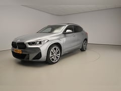 BMW X2 - xDrive25e M-Sportpakket / Leder / Panoramadak / Getint glas / LED / Park assist / Head-up
